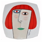Gustavo Rosa - Prato em porcelana decorado com rosto de mulher. 23 cm.