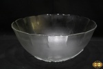 Fruteira bowl em vidro jateado e moldado. Medindo 25,5cm de diâmetro x 10,5cm de altura.