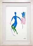 MATISSE, Henri (1864  - 1954) FEMME BLEUE ET VERTE / Nu azul e verde. Litografia a cores a partir de um recorte de papel e guache de 1952. Med. 35.5 x 26.5 cm. Moldura c/ vidro anti reflexo. Este trabalho foi produzido sob a supervisão de Matisse para uma edição especial da Verve dedicada aos seus recortes de papel. Ele morreu antes do trabalho ser publicado e o volume se tornou uma homenagem chamada Les Dernieres Oeuvres de Matisse em 1956. Matisse supervisionou toda a produção porém morre na metade do projeto. As peças que foram produzidas antes de sua morte trazem as iniciais de sua  assinatura HM na pedra; e as que foram impressas depois de sua morte tiveram a assinatura removida da matriz. Tamanho da imagem: 355 x 260 mm. Preço da gravura sem assinatura: US$ 775 e preço com assinatura em média 2.000 dólares ------------------> LER O TEXTO ORIGINAL  http://spaightwoodgalleries.com/Pages/Matisse7.html   e   https://www.lassco.co.uk/matisse-cut-out-lithograph-no-7