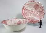 WEDGWOOD  - 2 Bowls / saladeiras em porcelana inglesa decorados com cenas típicas com paisagens e personagens na cor rosa. Med. 25 x 08 cm.