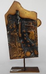 Caciporé - Escultura em bronze maciço assinado na obra e com selo do artista na base, medindo:  27 cm de altura x 14 cm.