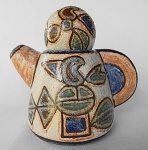 Brennand (Oficina Cerâmica Francisco Brennand) - Chaleira em cerâmica, medindo: 21 cm de altura x 24 cm. Apresenta o carimbo de Brennand embaixo da peça e na tampa.