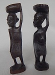2 Esculturas em madeira Africana - Ébano, representando "Casal Trabalhando", medindo: 18 cm de altura cada peça.