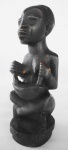 Antiga Escultura em madeira - "Mulher Africana", medindo: 14 cm de altura.