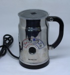 Máquina para cappuccino  elétrica, manufatura "Nespresso".
