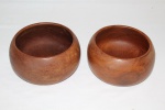 Sete bowls americanos para servir salada em madeira. Diâm.: 11,5cm.
