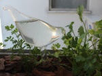"Bird Plant Feeder", par de curiosos regadores de plantas em vidro no feitio de pássaros. Alt.: 31cm.
