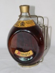 Meio galão (1,89 litros) de whisky escocês da marca "Dimple". Guarnições em metal.