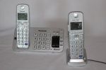 Central telefônica com 4 aparelhos sem fio com secretária eletrônica da marca "Panasonic".