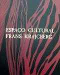 Galeria projetada especialmente para abrigar exposição permanente das obras de Frans Krajcberg, doadas pelo artista ao município de Curitiba. Um dos artistas mais engajados no tema da preservação ambiental, Frans Krajcberg escolheu a capital paranaense para doar suas obras pela consciência ecológica da cidade. Catálogo na inauguração em 11 de outubro de 2003. O espaço está fechado desde 2010 para restauro das obras. Frans Krajcberg (Kozienice, 12 de abril de 1921) é um pintor, escultor, gravador e fotógrafo, artista plástico nascido na Polônia e naturalizado brasileiro. Livro amplamente ilustrado, 70 páginas em papel couché.