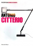 Antonio Citterio. Formado no Politecnico de Milão em 1975, lançou-se muito jovem no mundo do projeto e da produção. Influenciado pelos estímulos culturais de sua geração, tomou interesse pelos processos de produção. Primeiro, tornouse sócio de Paolo Nava e, em 1986, de Terry Dwan, com quem fundou o estúdio milanês Citterio-Dwan. Seguiu na profissão de designer em colaboração com destacados fabricantes italianos e internacionais e, em 1999, fundou com Patricia Viel o estúdio Antonio Citterio and Partners (depois transformado em Antonio Citterio Patricia Viel and Partners), dedicado principalmente à dimensão arquitetônica do projeto, com importantes realizações no mundo. Formato: 25x19 cm, ilustrado, 119 páginas.