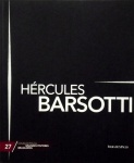 Hércule Barsotti. Elementos geométricos como quadrados e triângulos marcam a obra de Hércules Barsotti (1914-2010), uma das mais originais de sua geração, filiada ao movimento construtivo. Graças à disposição dos campos de cor em suas pinturas, o artista cria a ilusão de tridimensionalidade. Livro em capa dura amplamente ilustrado, 96 páginas.