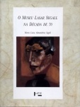 O Museu Lasar Segall na década de 70. Livro singular entre as publicações sobre museus brasileiros, esta obra não pretende apenas expor as múltiplas atividades realizadas por um dos mais ativos pólos culturais do país. Ao descrever a vida de Lasar Segall, a autora tenta mostrar a coerência entre a obra do artista, engajada nos acontecimentos políticos de seu tempo, e as propostas que nortearam a fundação e as atividades do Museu Lasar Segall, entre as quais a de preservar e divulgar a obra de Segall. livro em capa dura com sobrecapa, ricamente ilustrado,227 páginas.