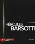 Hércules Barsotti. Elementos geométricos como quadrados e triângulos marcam a obra de Hércules barsotti (1914-2010), uma das mais originais de sua geração, filiada ao movimento construtivo. Graças à disposição dos campos de cor em suas pinturas, o artista cria a ilusão de tridimensionalidade. Livro em capa dura amplamente ilustrado, 96 páginas.