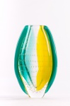 ROSENTHAL - Belíssimo vaso decorativo em vidro de murano nas cores translúcida, verde e amarelo decorado co m bolhas internas, peça marcada na base.  Med.: 22 x 13 cm.