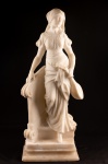 ADOLFO CIPRIANI (Itália, 1880 - 1930) - Magnífica escultura italiana art nouveau, c. 1910, executada em mármore branc, representando "Camponesa". Assinada na base. Med: 60 x 16 cm.