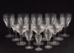 Parte de conjunto de taças em cristal lapidado decorado com " Ramagens" constando 10 taças para aguá, 7 para vinho, 12 para champagne, 11 para vinho tinto e 12 para licor.