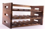 DESIGN - Adega para 18 garrafas executada em madeira nobre maciça (imbuia), dividida em três estágios. 32 x 56 x 30 cm.