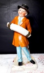 Escultura em biscuit policromado representando musicista medindo 21 cm de altura. OBS: Colado na base/com restauros.