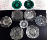 MISCELÂNEA - Lote contendo 9 itens em vidro, sendo 8 pratinhos e 1 pequeno bowl. Maior tamanho 18,5 cm.