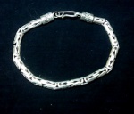 Espetacular pulseira de prata BALI medindo 23 cm de comprimento aberta.