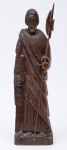 ARTE POPULAR - Escultura em madeira de lei representando santo. Med.: 53x15x10. OBS: Mão colada, representa marcas do tempo.