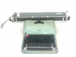 OLIVETTI - Antiga máquina de escrever Lexikon 80 em ferro, na cor verde. Med.:23x60x45