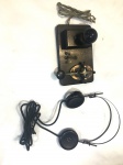 Colecionismo -  Cannon Ball Master U.S.A ,  antigo aparelho para código morse SOS com lampada e acabamento em metal apoiado sobre placa de madeira acompanha fone de ouvido. Peça não testada.