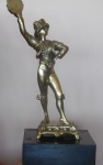 Michele Hipólitto  (Milano-Itália, 1938)  Bela Escultura Italiana em bronze representandoDançarina, esculpida e cinzelada, base em granito preto. Med.: 50 cm altura.  Assinada.