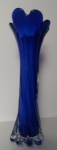 DOMÊNICO SPIOTTI  Floreira em cristal italiano de Murano na tonalidade azul, assinada. Med.: 40 cm altura.