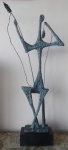 BRUNO GIORGI  (1905 /1993) Fiandeira Escultura estilo contemporâneo em bronze cinzelado e patinado, apoiada sobre base em granito preto. Med.:.76 cm altura.  Assinada.