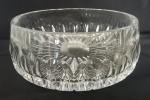 BACCARAT  Magnífico Bowl em cristal francês da célebre manufatura francesa em cristallapidado e gomado, assinado. Med.: 20 cm de diâmetro.