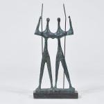 BRUNO  GIORGI  (1905 /1993)  Candangos. Magnífica Escultura estilo contemporâneoem bronze cinzelado e patinado, apoiada sobre base em granito preto. Med.:  45 cm altura. Assinada.