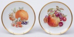 Bavaria -Par de pratos em porcelana europeia , decoração de frutas e fio de ouro . Med: 0,19cm.