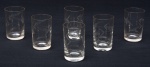 Conjunto de seis cálices para coquetel em vidro lapidado . Med: 0,08 x 0,04 cm.