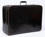 Antiga mala de viagem na cor preta com detalhes em metal prateado costura aparente > Med: 0,43 x 0, 60 x 0,20 cm.