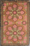 Atribuída Concessa Colaço - Linda e antiga tapeçaria ,bordada a mão com decoração floral multicolorida . Med:. 1,95 x 1,15 cm.