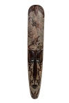 Máscara africana entalhada e pintada representando divindades, encimada por uma salamandra. Med.: 100x 17 cm.