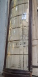 Grande dimensão:  frente de antiga  vitrine em vidro curvo  emoldurado com madeira nobre. med.: 2,60 x 84 cm