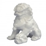Leão de porcelana branca com riqueza de acabamentos. Medida 12x12cm