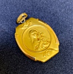 JÓIA- medalha de ouro medindo 2,5 cm comp.