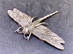 JÓIA- broche representando libélula de marcassitas e prata. Medindo 9 x 7 cm. Lindo!