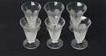 Lote de seis taças de licor em vidro com formato de tulipa em satine. Medida: 7,5 cm de altura