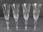 Elegante conjunto de quatro (4) taças  de champanhe em fino cristal europeu ricamente lapidadas em perfeito estado. Medida: 20 x 6,5 cm.