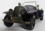 COLECIONISMO - Antigo carro calhambeque em miniatura confeccionado em latão e metal. Medida: 29 cm x 12 cm