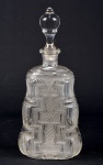 COLECIONISMO - Vidro de Perfume comercial - vidro prensado - no fundo em relevo "Marajoara". Tampa adaptada. Medida 24 cm de altura.