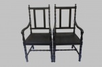 Par de cadeiras em madeiras nobre torneada com 2 braços. Medida: 100 x 50 x 45 cm.