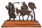 Grupo escultórico representando José, Maria e menino Jesus em bronze apoiado sobre base em madeira entalhada. Medida: 38 cm x 26 cm x 9 cm