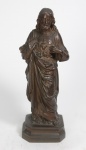 ARTE SACRA  - Pequena e antiga escultura em bronze representando " Sagrado coração de Jesus". Medida:Alt.: 13cm x 4,5 cm. Brasil - 1900.
