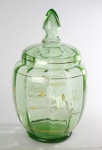 Bomboniere em vidro verde trabalhado da década de 1950 com jateado em flores brancas. Medida:25 cm x 10 cm